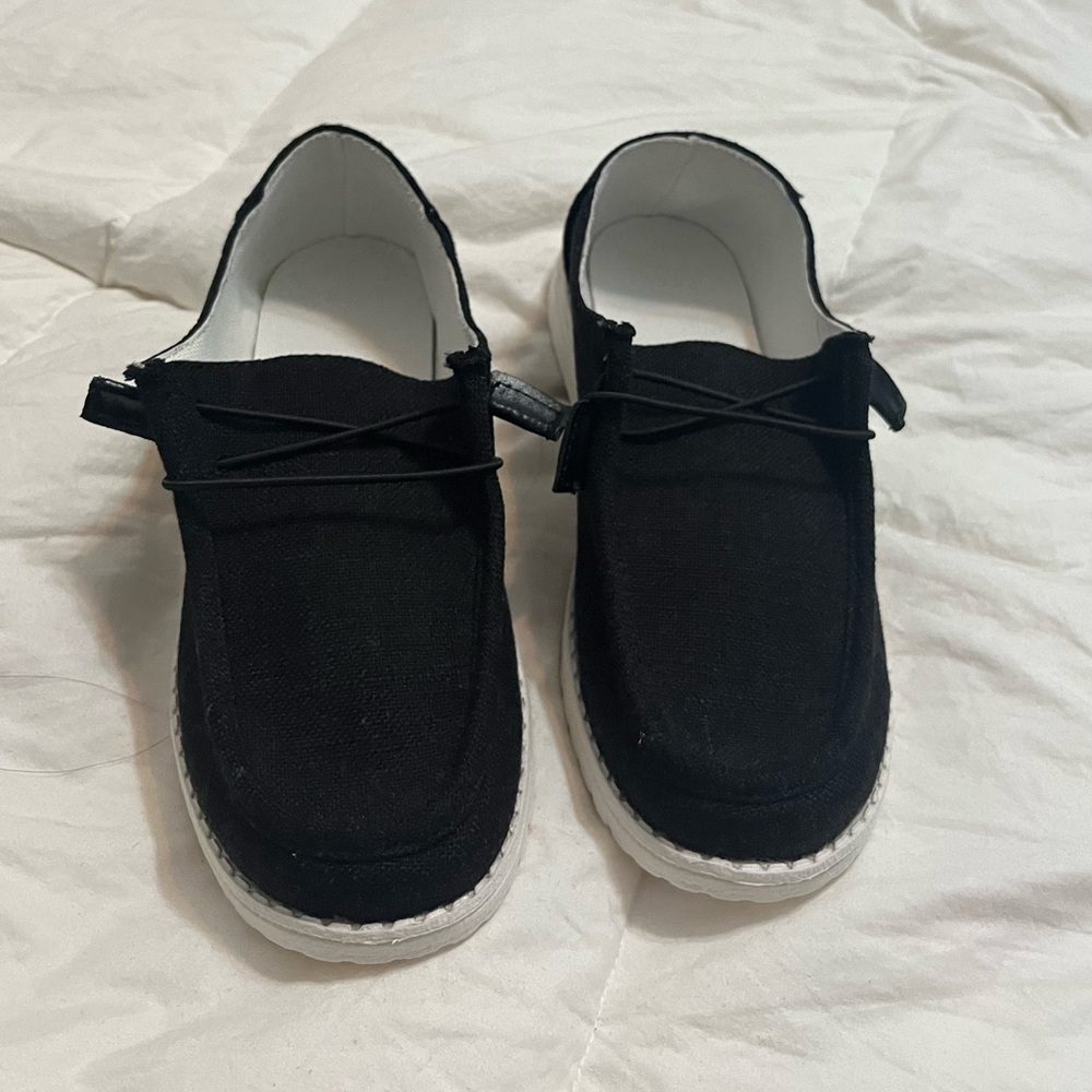 black shoes size 6